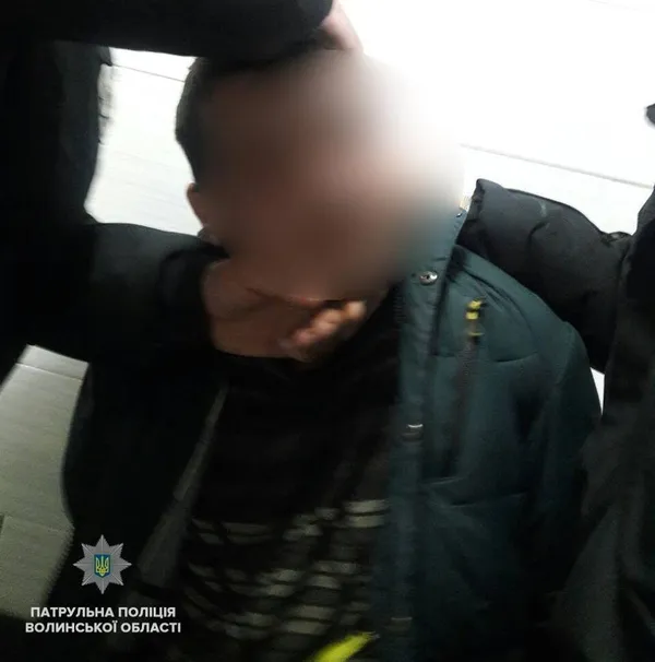 Бонусний виклик: патрульні їхали на сварку, а натрапили на чоловіка в розшуку