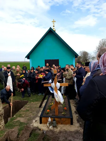 На Волині попрощалися з воїном, який загинув під Бахмутом (фото)