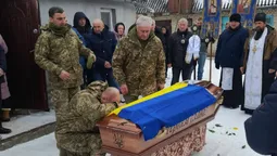 На Волині провели в останню дорогу 34-річного солдата Олександра Удота (фото)