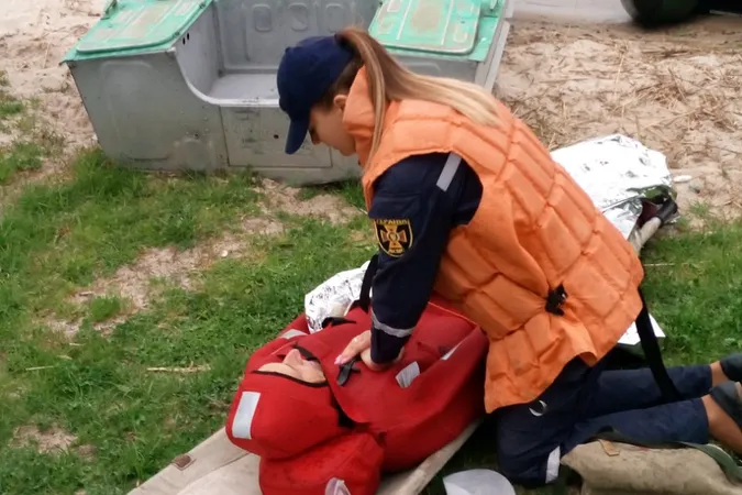 Водолази «рятували» людей на Світязі (фото)