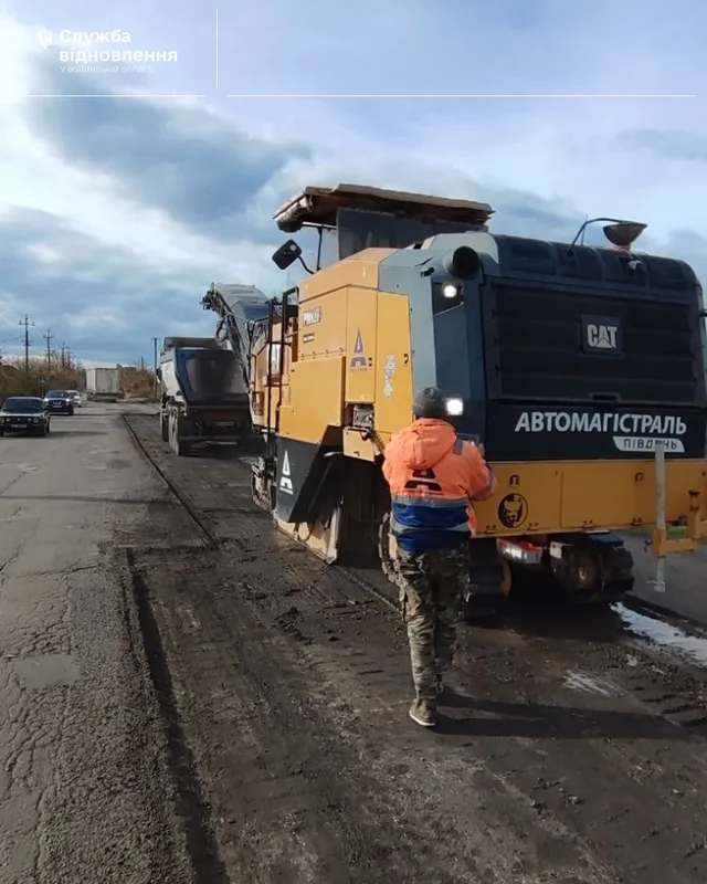 На Волині ремонтують найгіршу ділянку важливої дороги (фото)