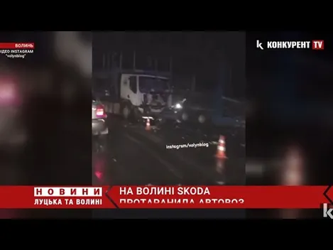 На Волині «шкода» в'їхала в автовоз – водій загинув на місці (відео)