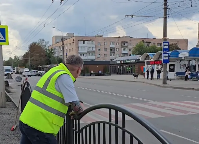 Приберуть перехід і посунуть зупинку: у Луцьку по-новому організують рух біля «Карамельки» (відео)