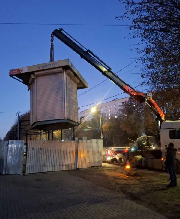 У Луцьку зносять незаконні МАФи (фото)