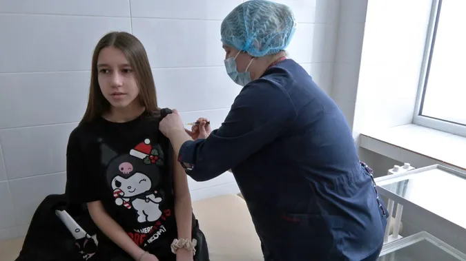 У календарі обов’язкових щеплень – вакцина проти ВПЛ: як у Луцьку захищають дівчат від онкоризиків