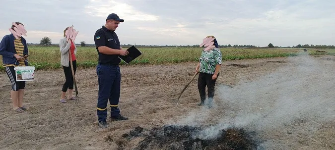 На Волині в полі жінка палила суху траву: як її покарали (фото)