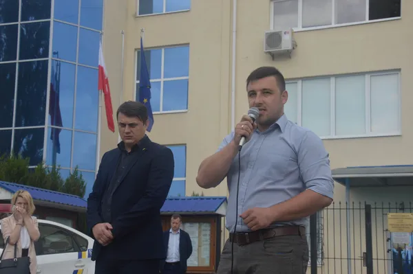 Микола Федік («Свобода») та Павло Данильчук («Народний контроль») виголосили промову