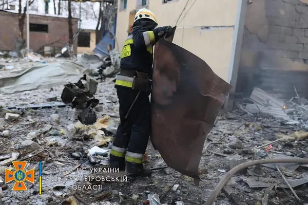 У Дніпрі авіаудар по дитсадку і будинку, є загиблий (фото, відео)