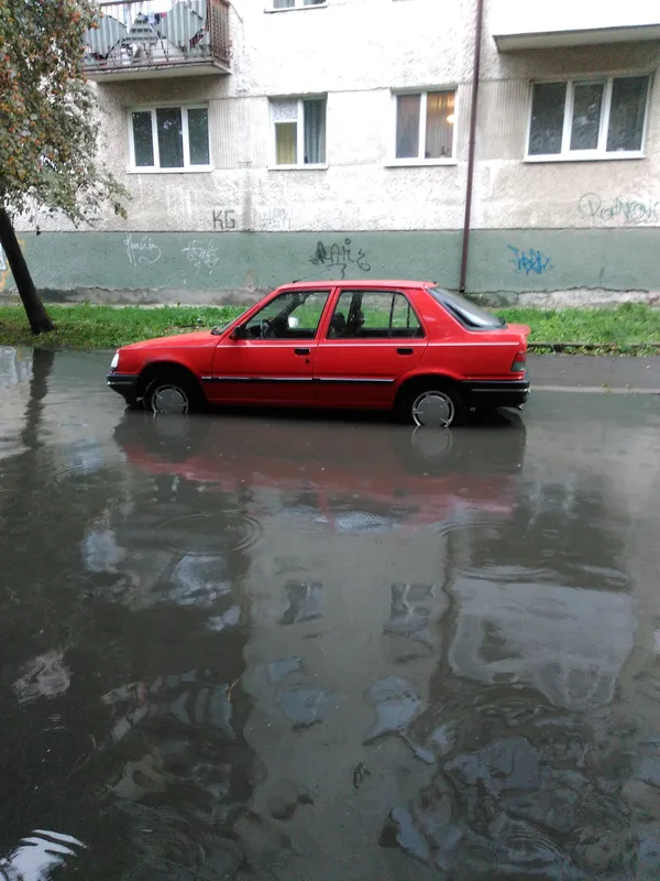Як малі лучани «плавали» вулицями міста