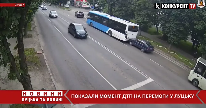 Дві маршрутки та «славута»: показали момент ДТП на Перемоги у Луцьку (відео)