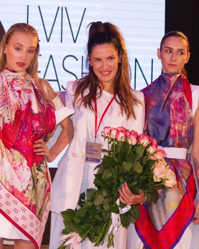 Луцька дизайнерка презентувала на Lviv Fashion Week свої сукні й хустки (фото)