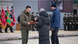 Президент вручив «Золоту Зірку» батькам загиблого волинянина (фото)
