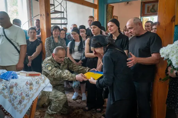 Жив у Рожищі, поховали на Житомирщині: в останню путь провели воїна Віталія Чижевського (фото)