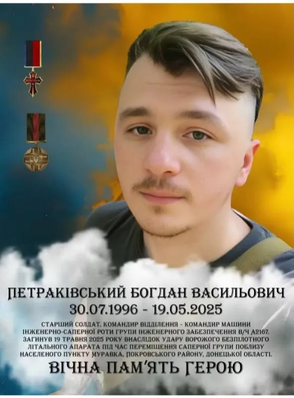На могилу до загиблого військового, який любив їжаків, прийшов колючий друг (фото)
