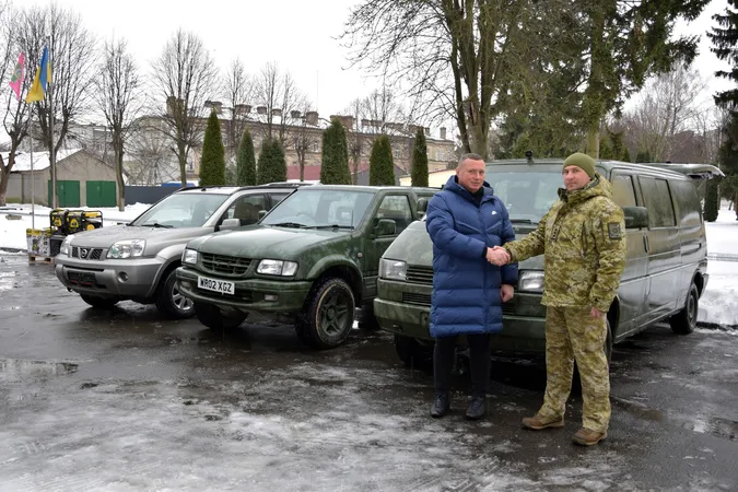 Волинським прикордонникам передали машини, дрони та генератори