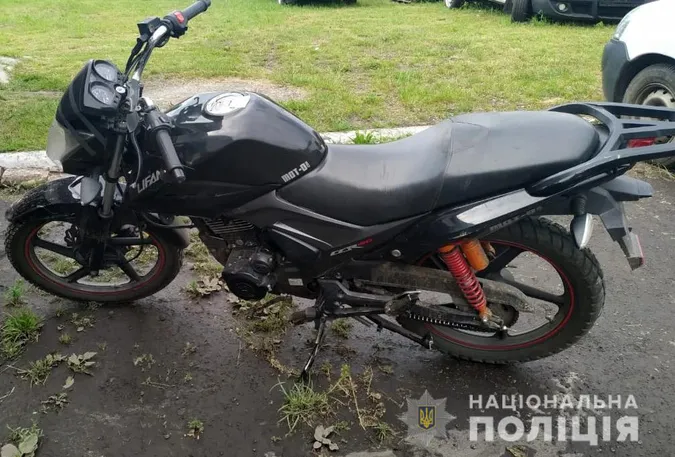 У Ратнівському районі з-під магазину викрали мотоцикл (фото)