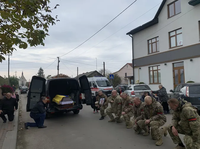 У Луцькому районі попрощалися із воїном Леонідом Бриндзієм (фото)
