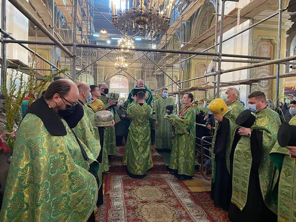 Як у кафедральному соборі Луцька дітям святили вербу  (фото)