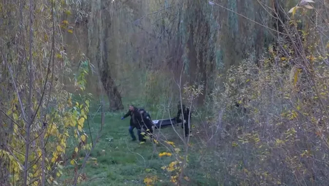 Жахлива знахідка у Луцьку:  з річки Сапалаївка витягнули тіло чоловіка (відео)