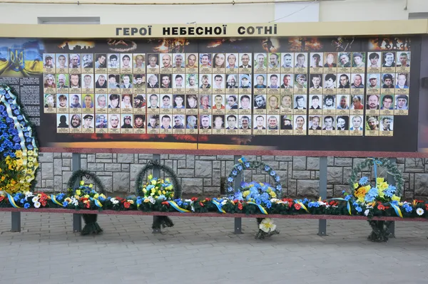 У Луцьку світлину чоловіка, якого помилково «поховали» під іменем героя Небесної сотні, зняли (фотофакт)