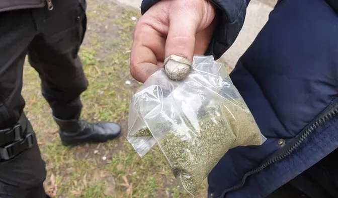 Гвардійці зловили чотирьох лучан з наркотиками, один з них – неповнолітній