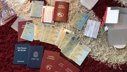 Через "Ягодин" незаконно ввозили автомобілі на "бляхах" : викрили схему (фото) 