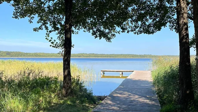 Піщаний берег і прозора, як сльоза, вода: на Волині є озеро, дно якого вкрите унікальним добривом (фото)