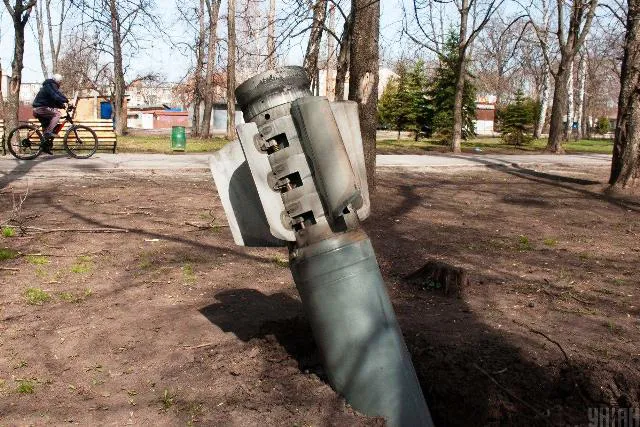 Удар по Дніпропетровщині: під завалами можуть бути люди