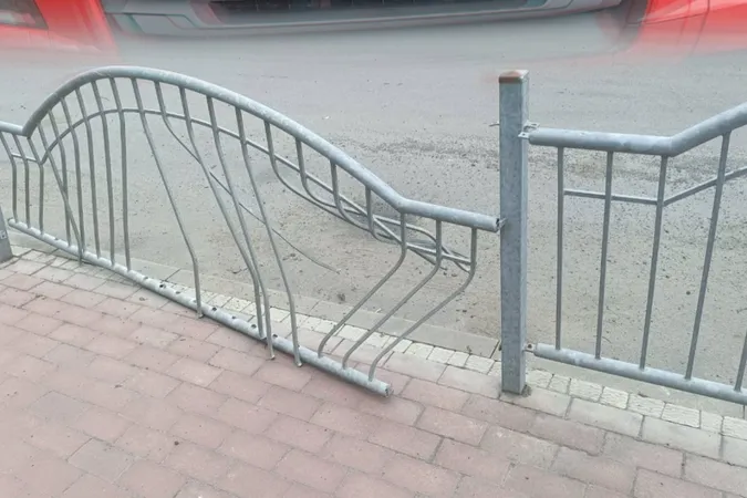 Скоїв ДТП та залишив місце події: у Луцьку патрульні виявили порушника (фото)