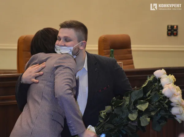 Із селфіками, масочками та невеличким скандальчиком на фінал: перша сесія Волиньради (фото)