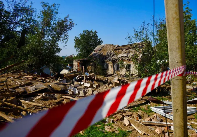 Показали наслідки удару «Іскандером» по Дніпру (фото)