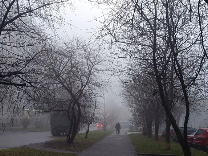 У Луцьку – густий туман: водіїв та пішоходів просять бути обережними