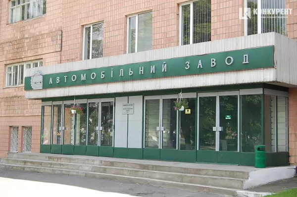На Луцькому автозаводі знайшли експозицію рідкісних легковиків (фото)