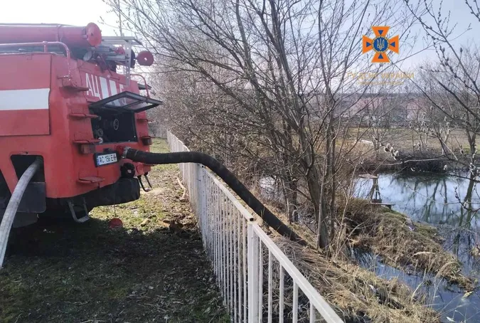 Весняне підтоплення: з городів волинян відкачали понад 1,5 тисячі тонн води (фото, відео)