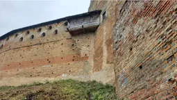 Вандали зіпсували стіни Луцького замку: що кажуть у заповіднику (фото)