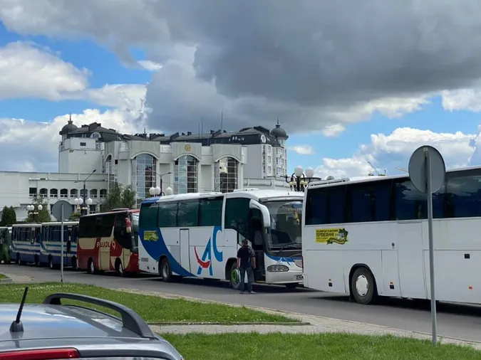 Перевізники влаштували акцію протесту під Волинською ОДА