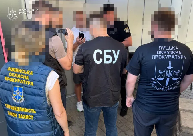 Доцента ЛНТУ затримали на хабарі у $3000: обіцяв зарахувати двох військовозобов’язаних на навчання (фото)
