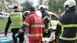Потребувала медичної допомоги: у Луцьку визволили пенсіонерку з зачиненої квартири (фото)