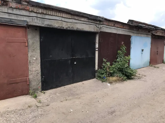 В гаражі у Луцьку знайшли труп (фото, відео)