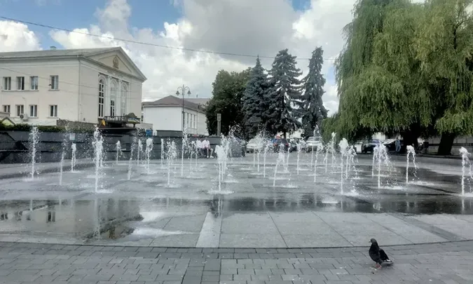 У Луцьку могли розікрасти майже пів мільйона на ремонті фонтану у центрі: суди тривають (відео)