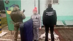 На матраці та у дитячій шапці: українець вчетверте хотів втекти за кордон (фото)