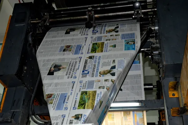 Тут розрізають та складають сторінки газети