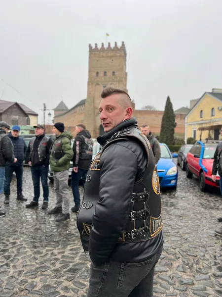 Литовські байкери привезли у Луцьк авто для ЗСУ (фото)