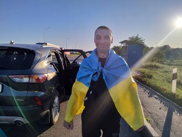 Звільненого з полону бійця Михайла Данилюка зустріли на Волині (фото)