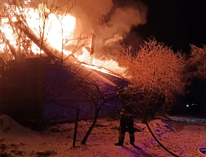 Жахлива пожежа перед Різдвом: у Володимирському районі палав будинок