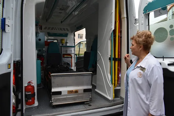 Волинському центру материнства і дитинства передали спецавтомобіль (фото)