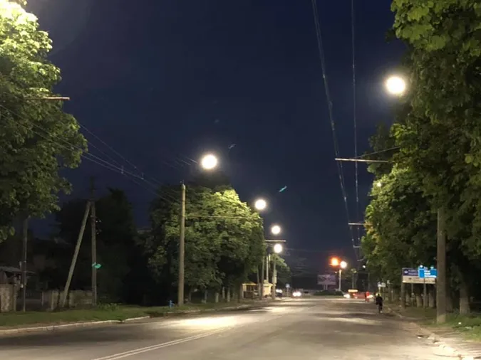 У Луцьку по-новому освітлили Володимирську (фото)