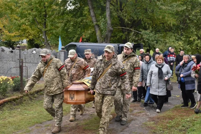 На Волині попрощалися із загиблим захисником Ігорем Пархомюком (фото)