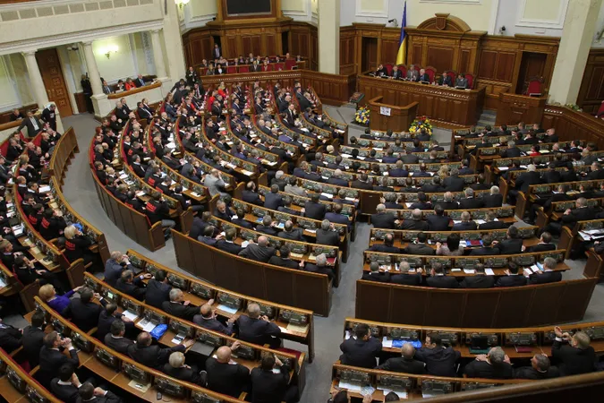 Троє нардепів з Волині підтримали зміни до Конституції