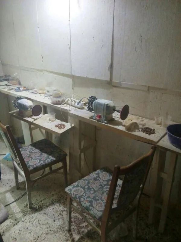 У Луцьку в підпільному цеху знайшли 50 кілограмів бурштину (фото)